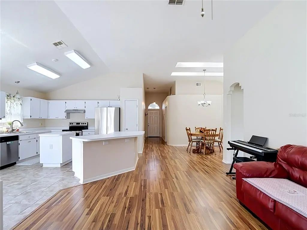 28 of 62 - 5818 Azure Drive, WESLEY CHAPEL, FL