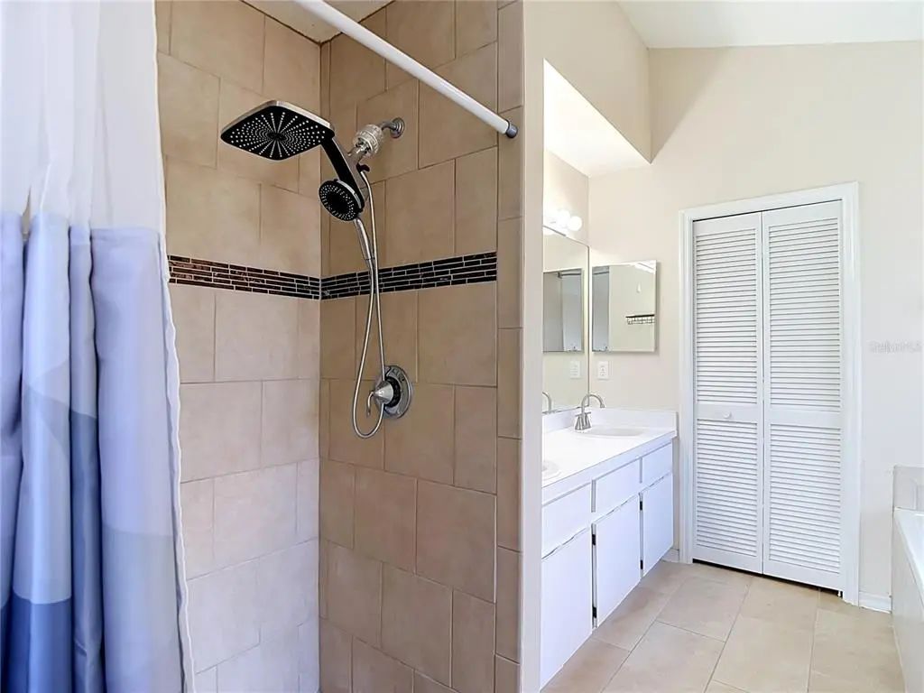 35 of 62 - 5818 Azure Drive, WESLEY CHAPEL, FL