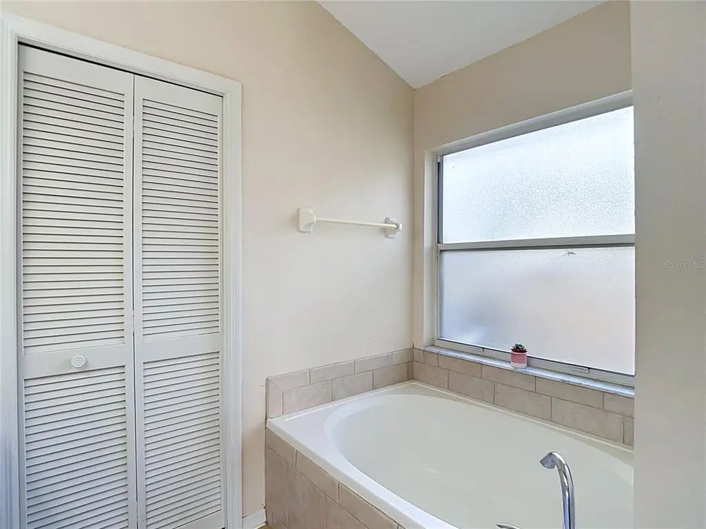 37 of 62 - 5818 Azure Drive, WESLEY CHAPEL, FL