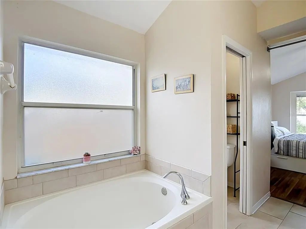 38 of 62 - 5818 Azure Drive, WESLEY CHAPEL, FL
