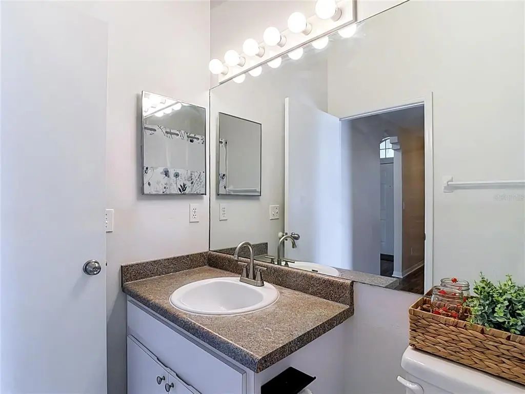 48 of 62 - 5818 Azure Drive, WESLEY CHAPEL, FL