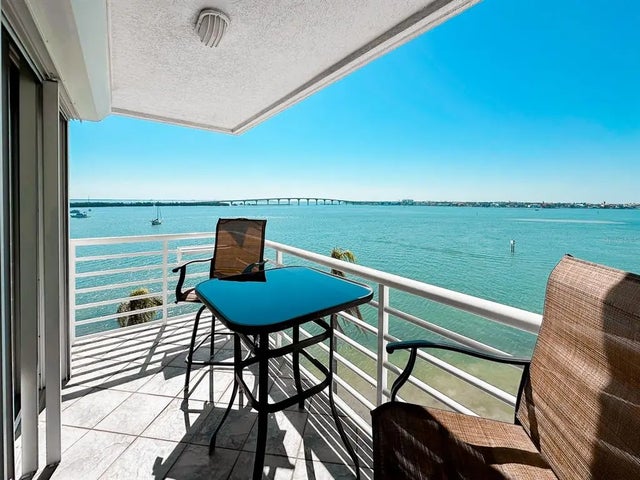 6105 Bahia Del Mar Circle 682, ST PETERSBURG