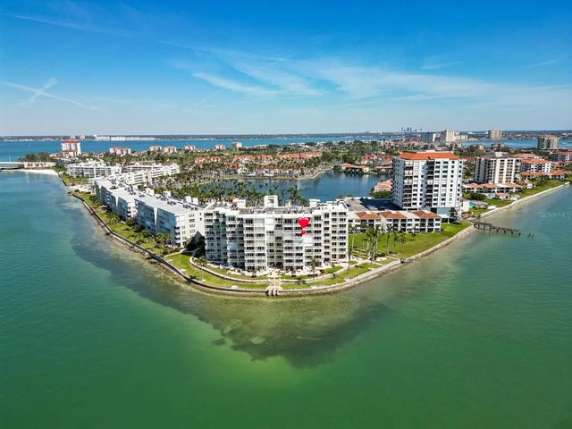 6105 Bahia Del Mar Circle 682, ST PETERSBURG