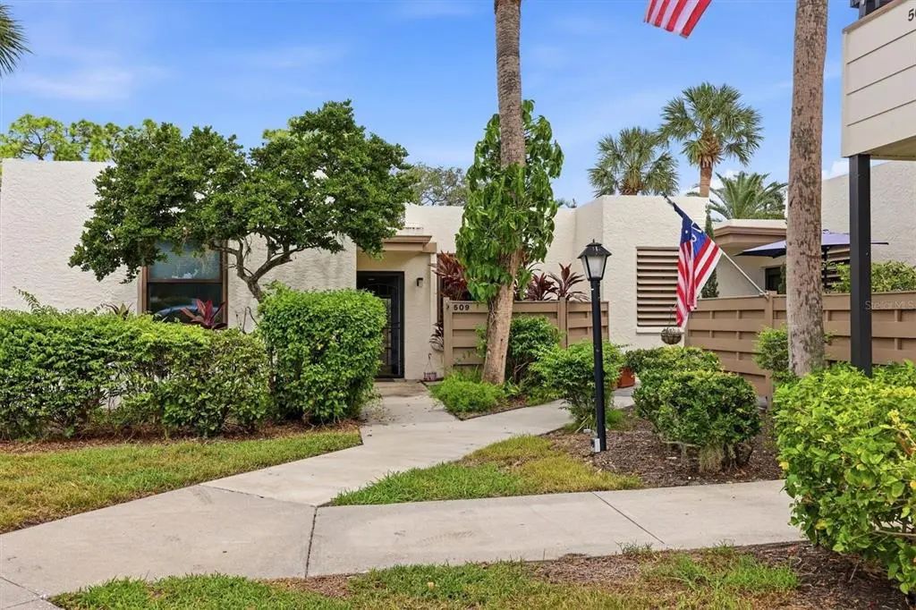 509 Lakeside Drive 509, BRADENTON