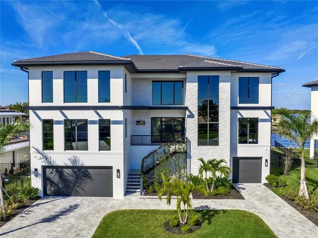 2081 Michigan Avenue Ne, ST PETERSBURG