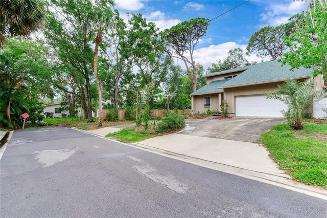 4802 W Dryad Street, TAMPA