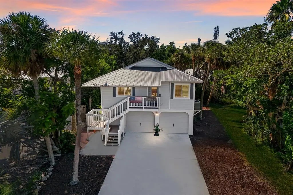 221 Island Circle, SARASOTA