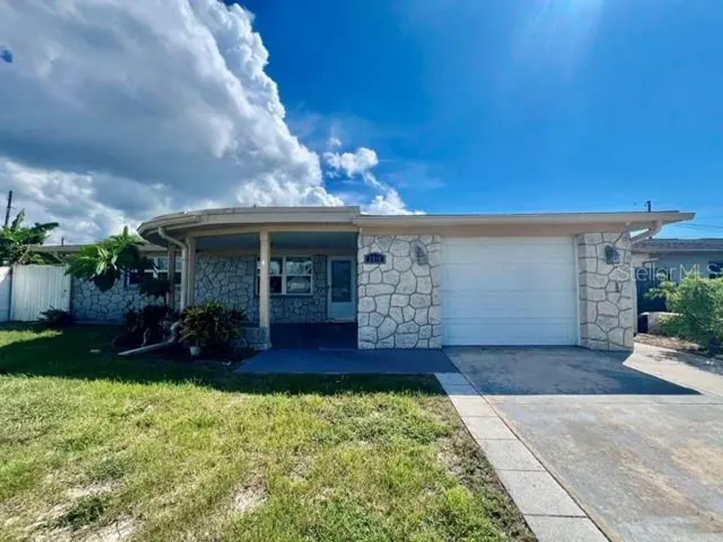 3916 Cedarwood Drive, HOLIDAY