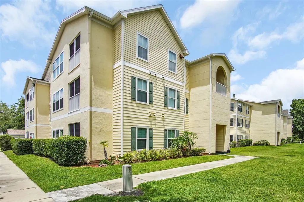 18245 Bridle Club Drive, TAMPA
