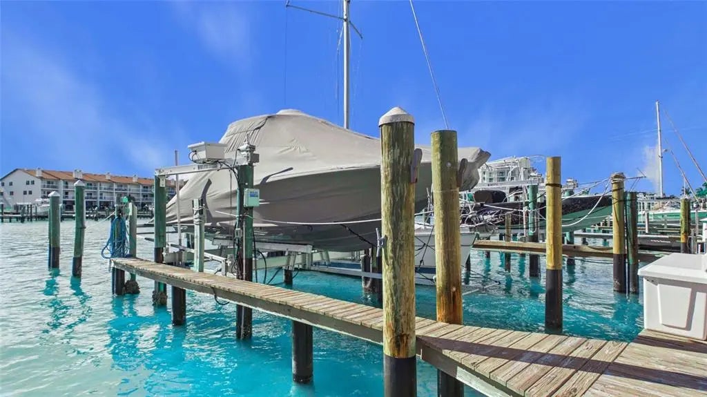 121 1st Street E 109, TIERRA VERDE