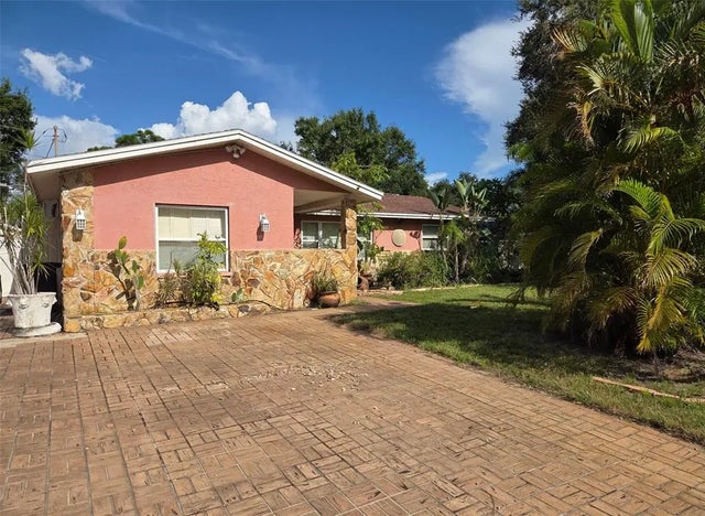 8665 Mockingbird Lane, SEMINOLE
