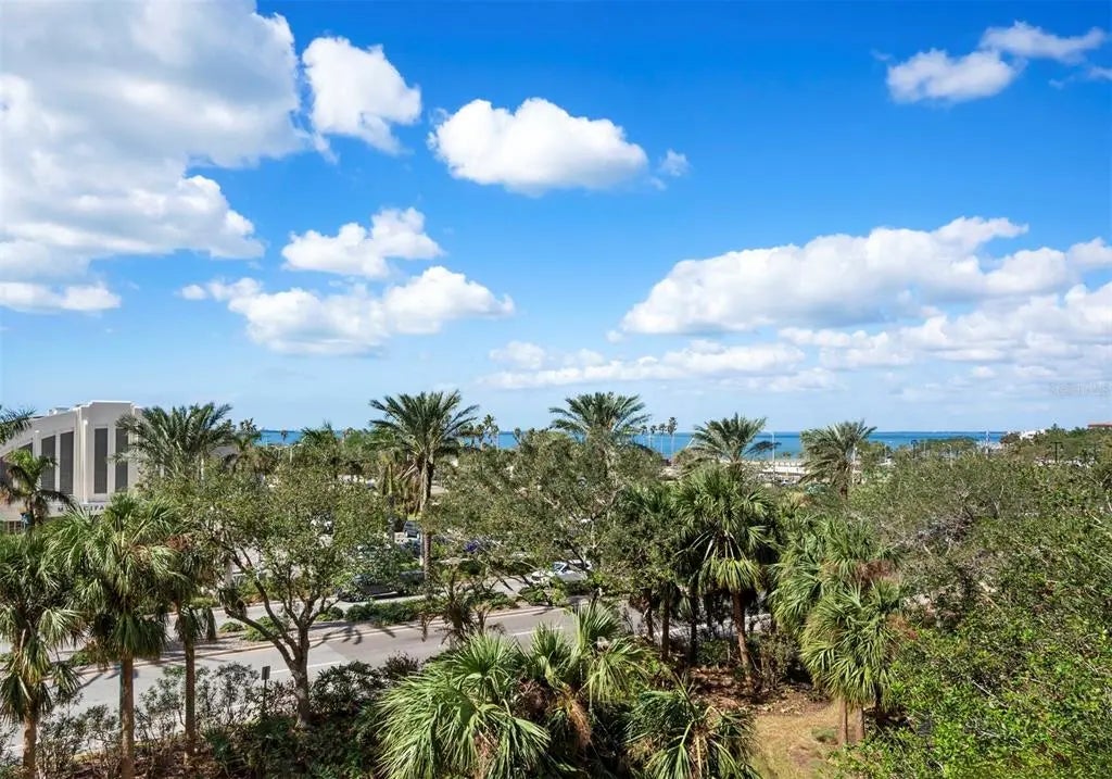 800 N Tamiami Trail 307