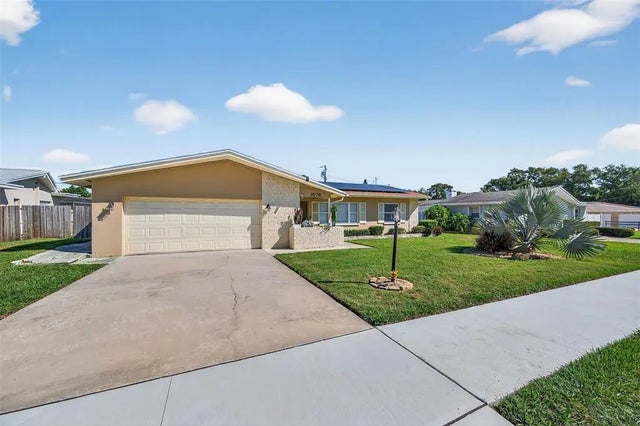 1576 Rosery Road Ne, LARGO