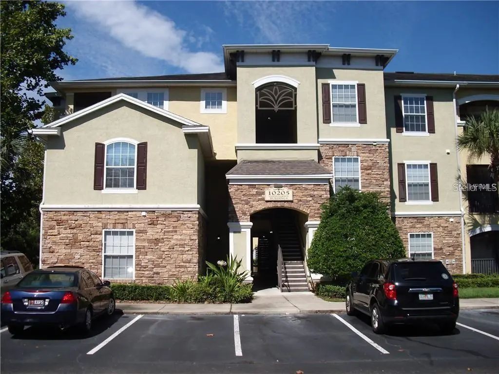 10205 Courtney Palms Boulevard 203, TAMPA