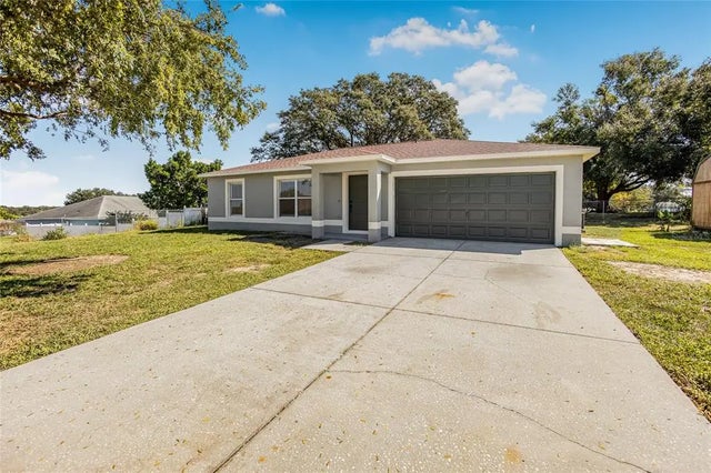5001 Pine Needle Drive, MASCOTTE