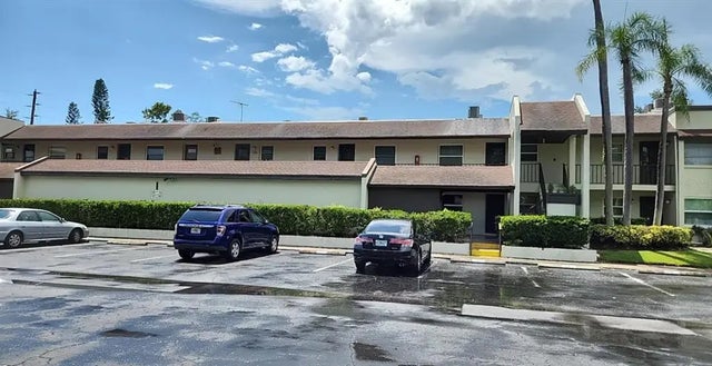 1100 E Bay Drive 105, LARGO