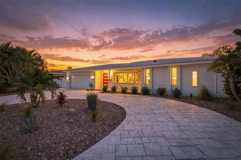 2440 S Shore Drive Se, ST PETERSBURG