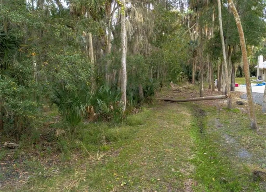E Park Trail, DELTONA
