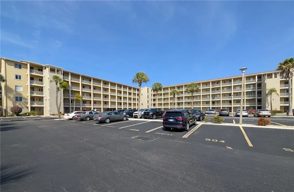 3624 Lake Bayshore Drive K-303, BRADENTON