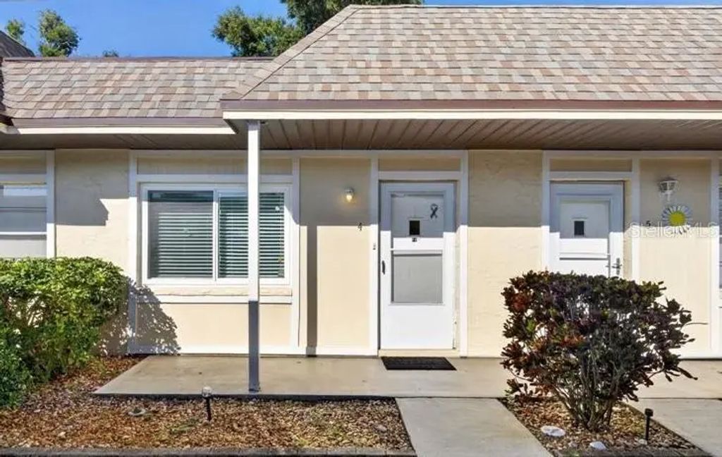 670 Green Valley Road F4, PALM HARBOR