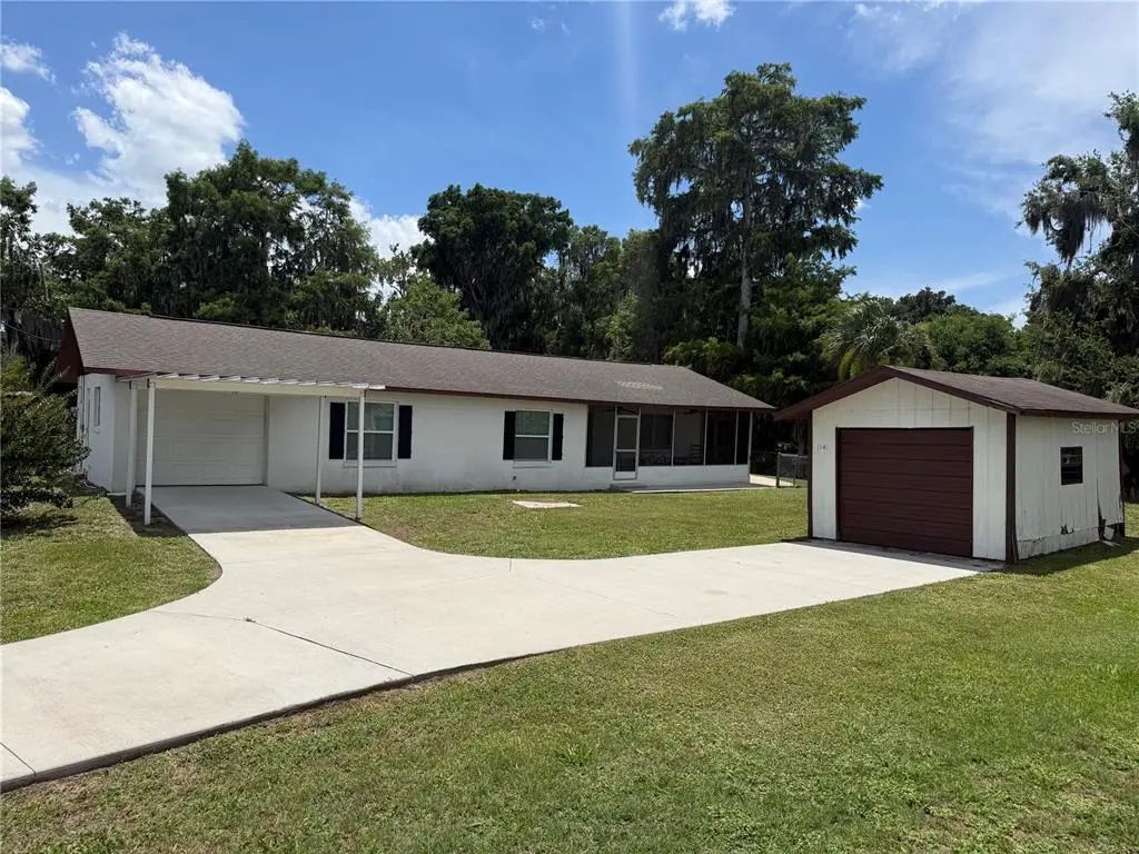 1141 County Road 457, LAKE PANASOFFKEE