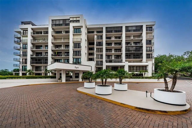 8 Belleview Boulevard 601, BELLEAIR