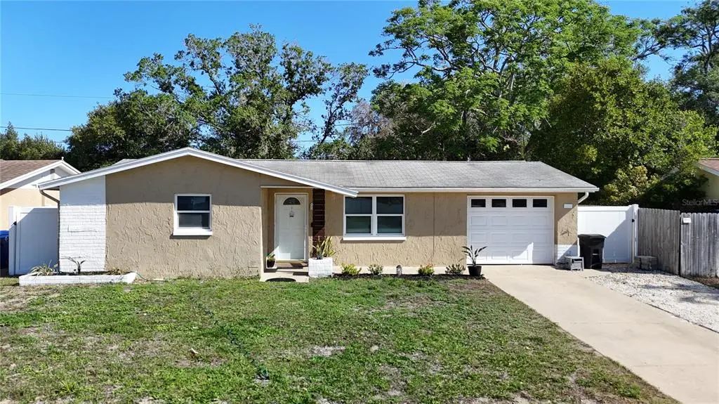 5913 Appletree Road, HOLIDAY