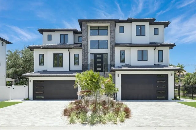 6012 Kipps Colony Drive E, GULFPORT