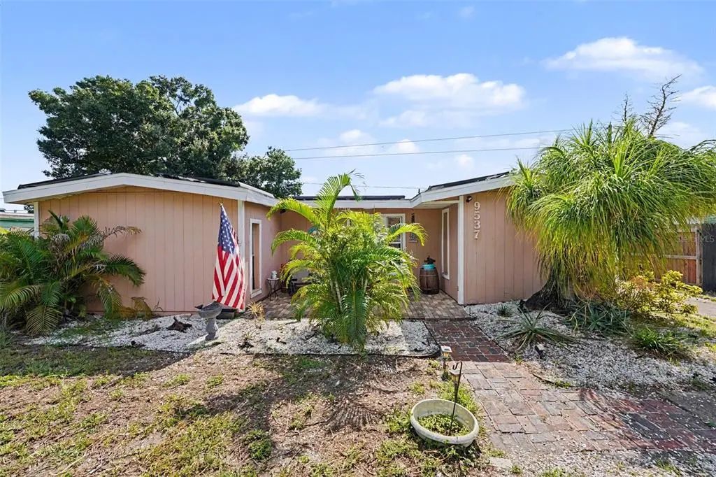 9537 Crestview Street, SEMINOLE
