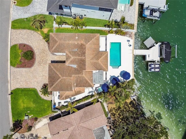 2233 Donato Drive, BELLEAIR BEACH