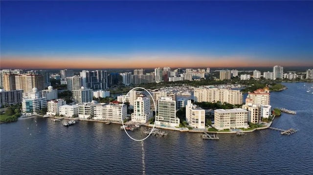 258 Golden Gate Point 801, SARASOTA