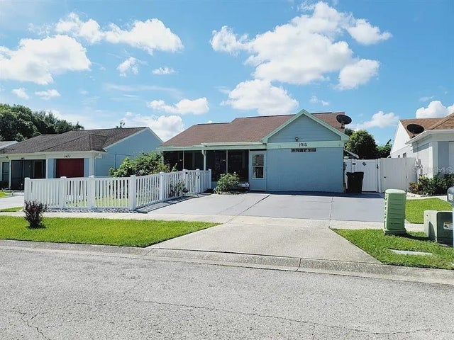 1918 Crown Park Dr, VALRICO