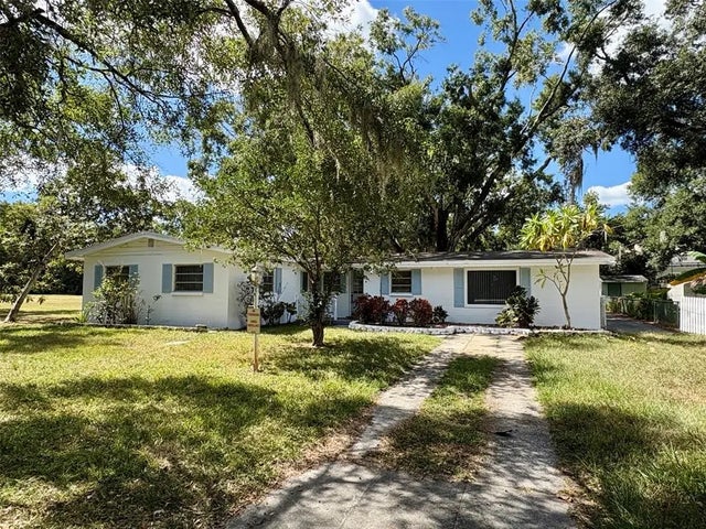 15034 Lake Magdalene Boulevard, TAMPA