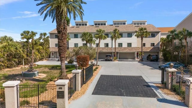 19941 Gulf Boulevard 105, INDIAN SHORES