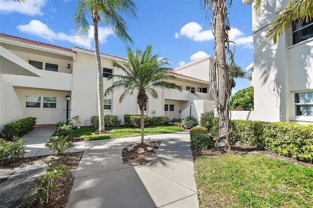 758 Village Circle 207, VENICE