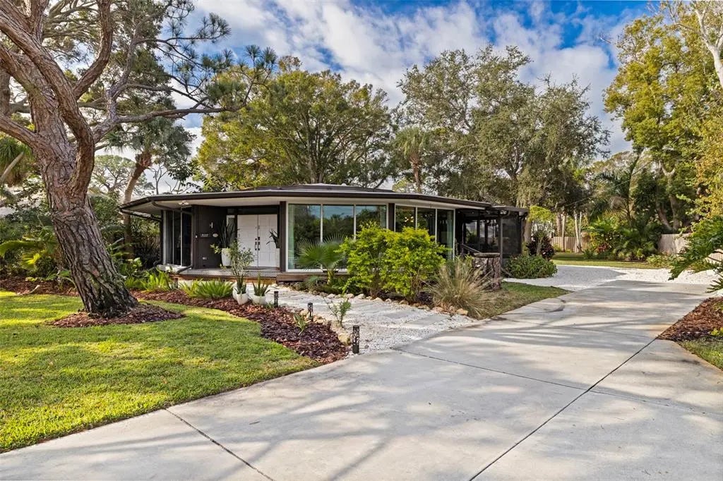 7117 Sunshine Drive S, ST PETERSBURG