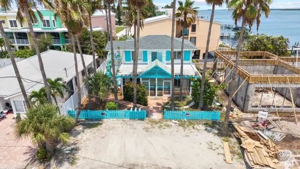 108 9th St N 1, BRADENTON BEACH