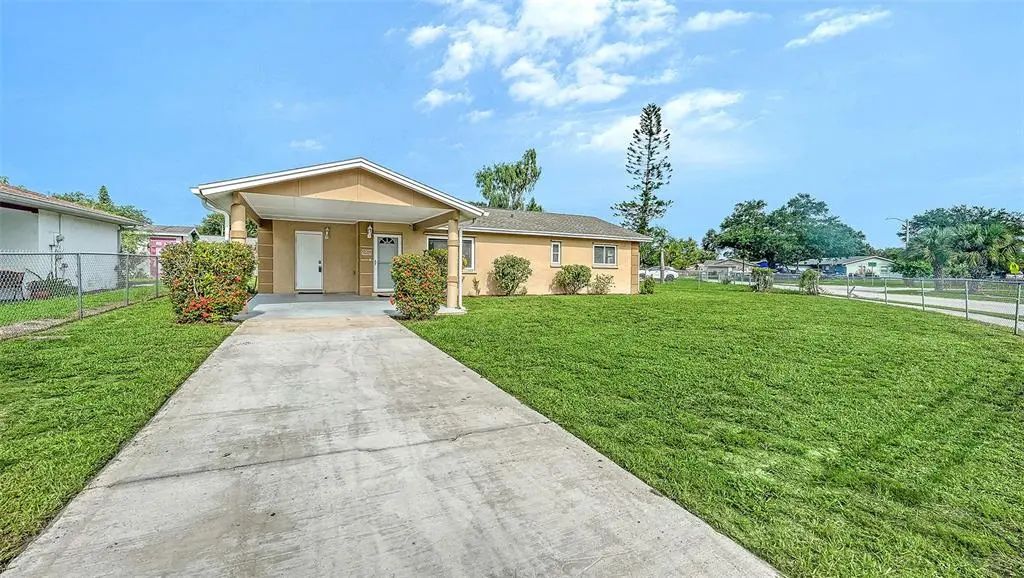 3307 Newtown Boulevard, SARASOTA