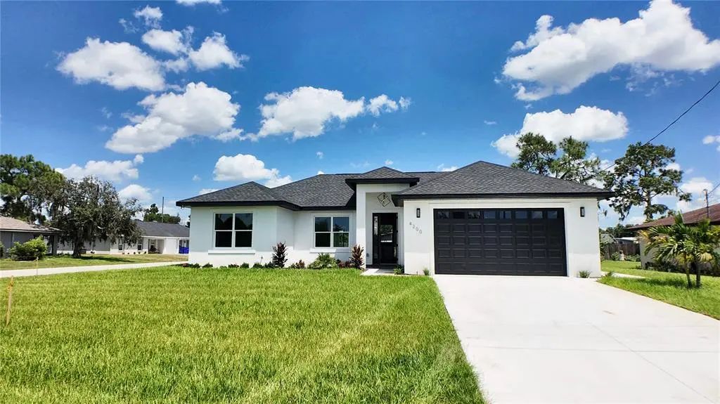 4200 Leaf Road, SEBRING