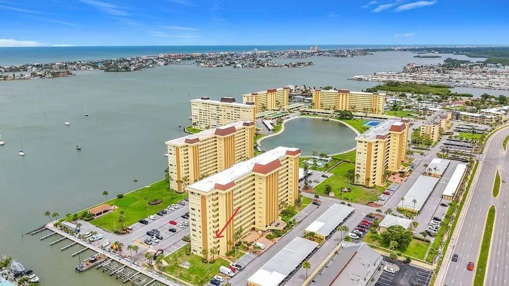 4550 Cove Circle 502, ST. PETERSBURG