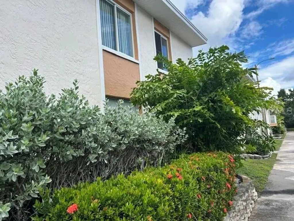 9940 7th Way N 201, ST PETERSBURG
