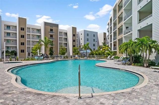 1703 N Tamiami Trail 303, SARASOTA