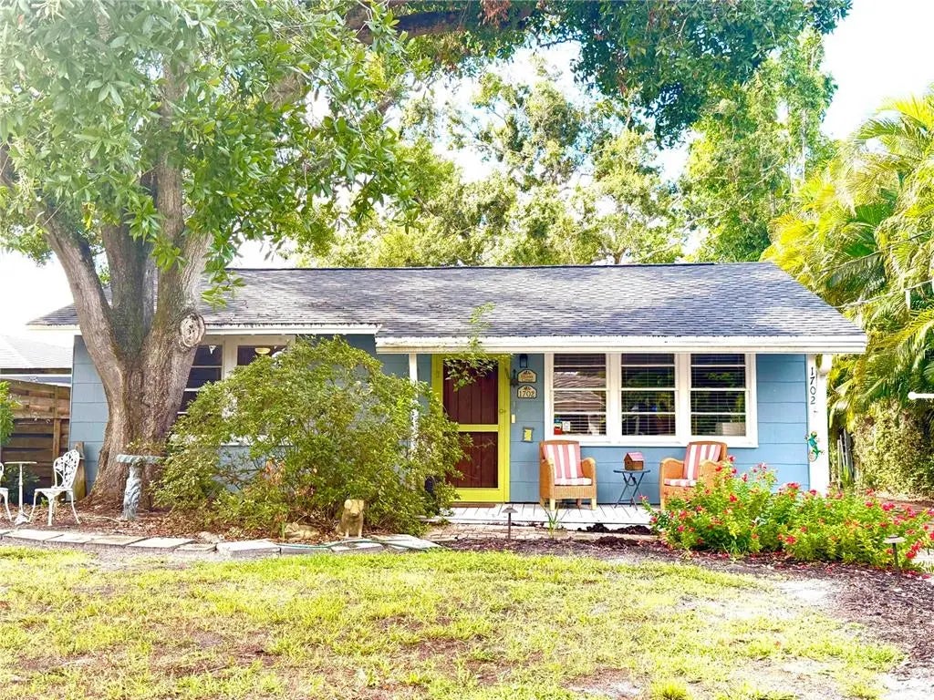 1702 Hillview Street