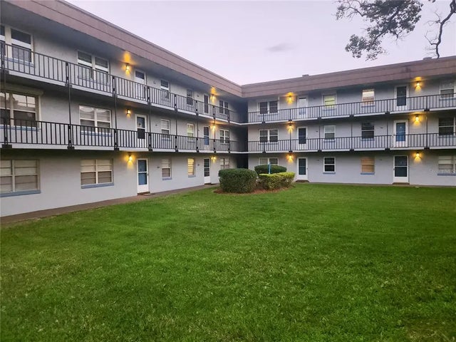 333 Lake Howard Drive Nw 201c, WINTER HAVEN