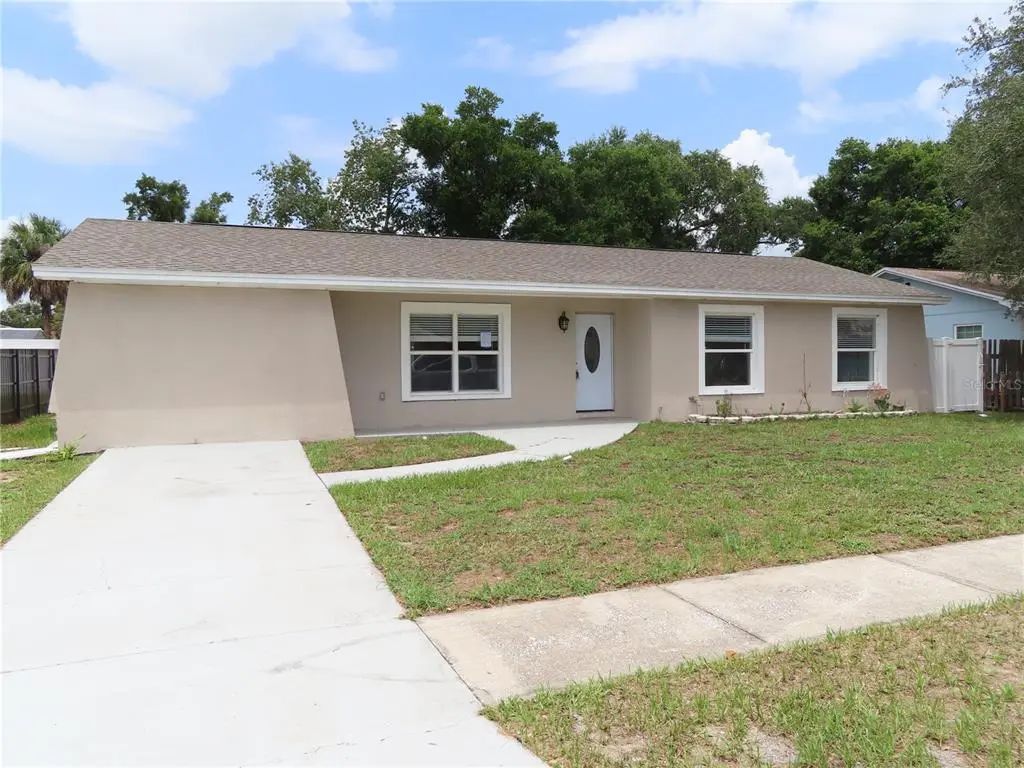 1215 Windsor Circle, BRANDON