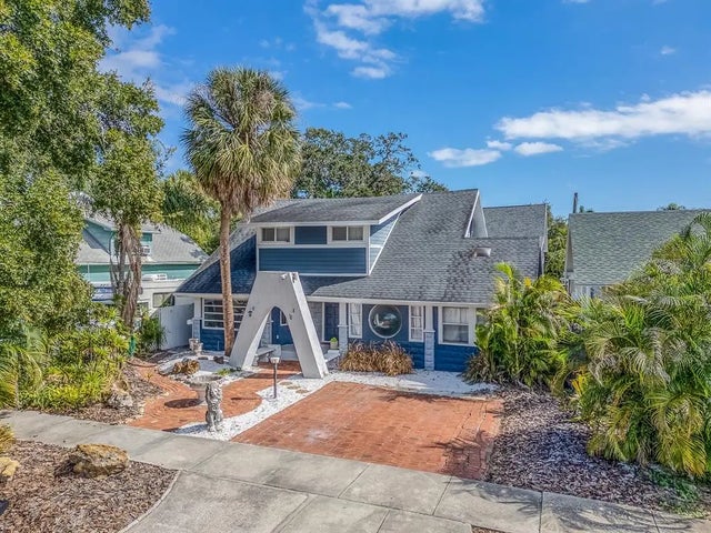 945 11th Street N, ST PETERSBURG