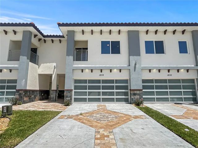 1839 Brentwood Court, DAVENPORT
