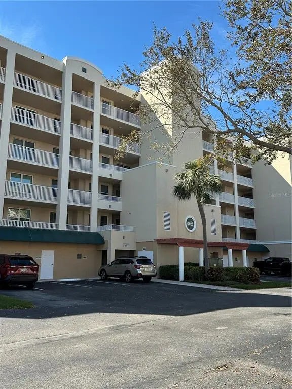 6425 Shoreline Drive 10506, ST PETERSBURG