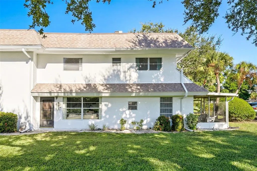 597 Sutton Place, LONGBOAT KEY