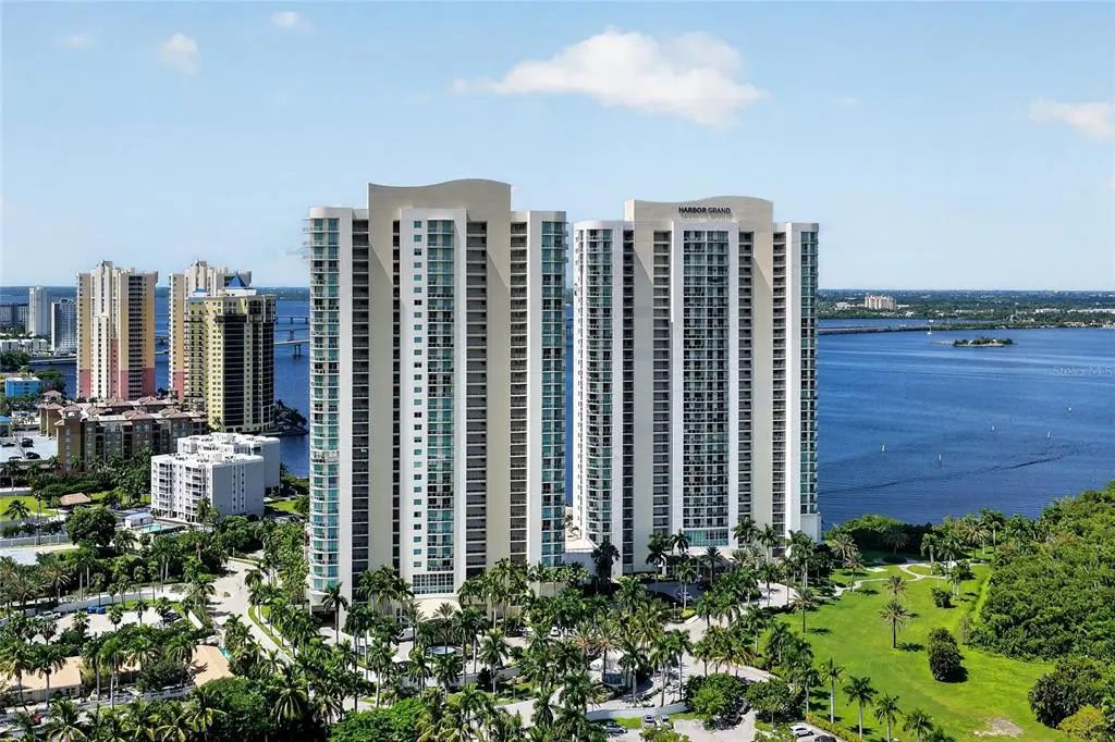 3000 Oasis Grand Boulevard 1007, FORT MYERS